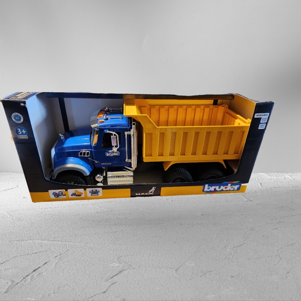 NEW Bruder 02823 MACK Granite Halfpipe Dump  Toy Construction Truck